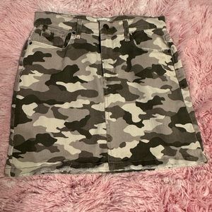 Kenzie Cute Camo Denim Skirt Size 4
